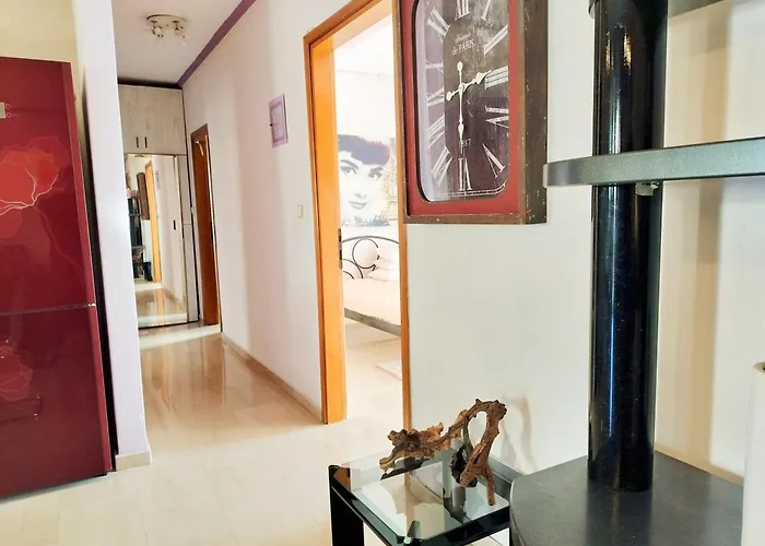 דירה Castleview - Spacious 2br With Breathtaking Views - Balcony & Near To Center *