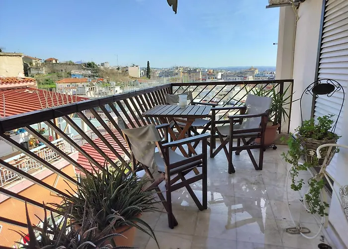 Castleview - Spacious 2br With Breathtaking Views - Balcony & Near To Center