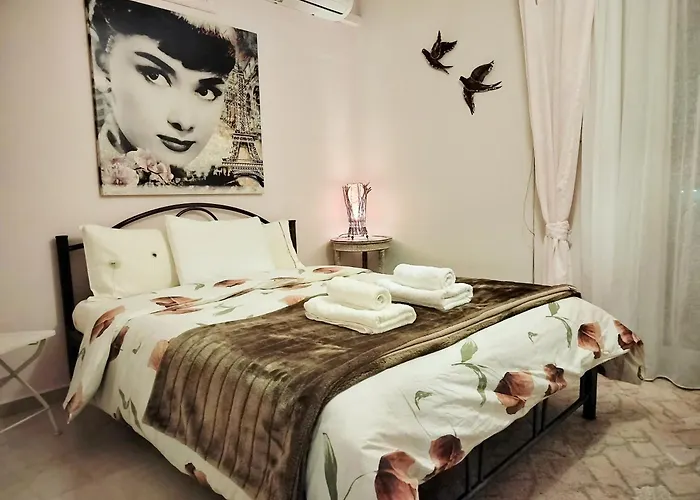 Castleview - Spacious 2br With Breathtaking Views - Balcony & Near To Center Soluň