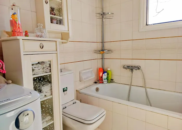 Castleview - Spacious 2br With Breathtaking Views - Balcony & Near To Center Soluň